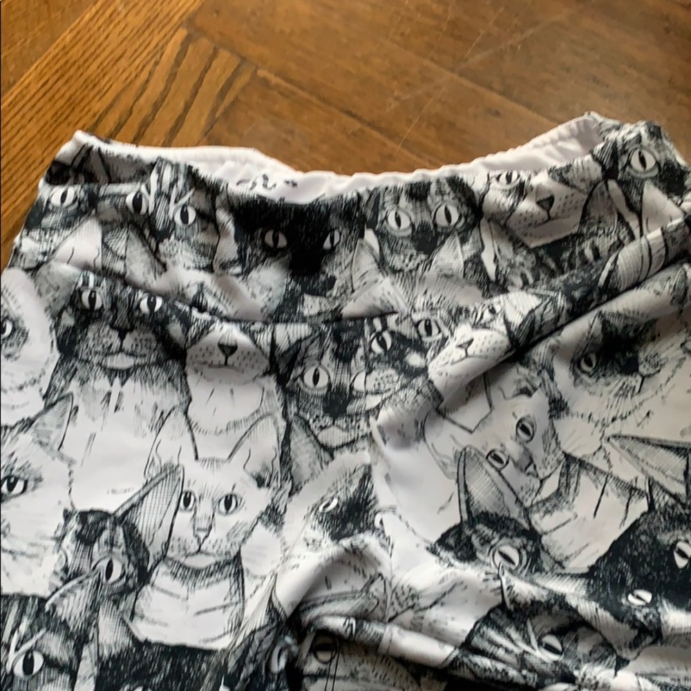 Small Cat Print Yoga Pants. - image 2